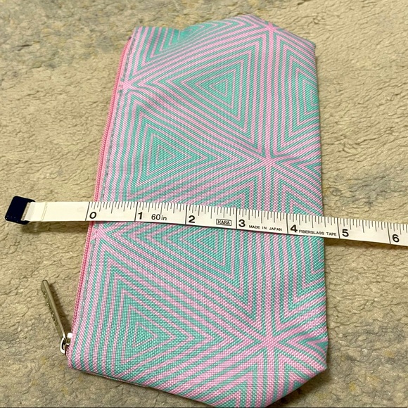 Brand New Clinique Top Zip Made Up Case In Multi Color 9” X 4.75” X 2.75” - Picture 8 of 9